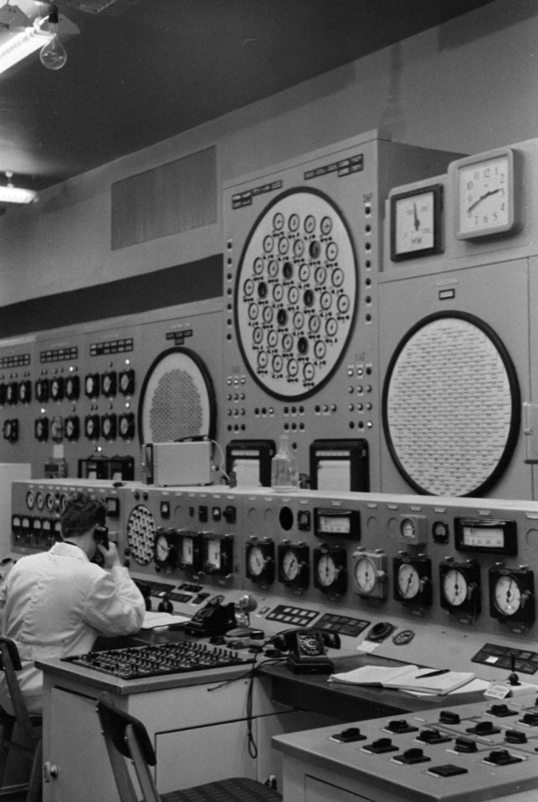Russia, Novovoronezh, Novovoronyezsi Atomerőmű, vezérlőterem., 1964, Bojár Sándor, Soviet Union, control room, control panel, Fortepan #180132