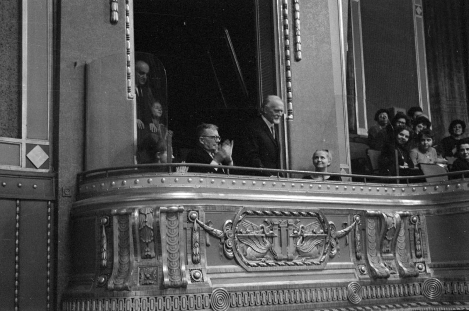 Magyarország, Budapest VI., Zeneakadémia, Nagyterem. A díszpáholyban Kodály Zoltán a 83. születésnapja alkalmából rendezett ünnepi hangversenyen. Balra Dmitrij Sosztakovics orosz zeneszerző., 1966, Bojár Sándor, Budapest, Fortepan #180147