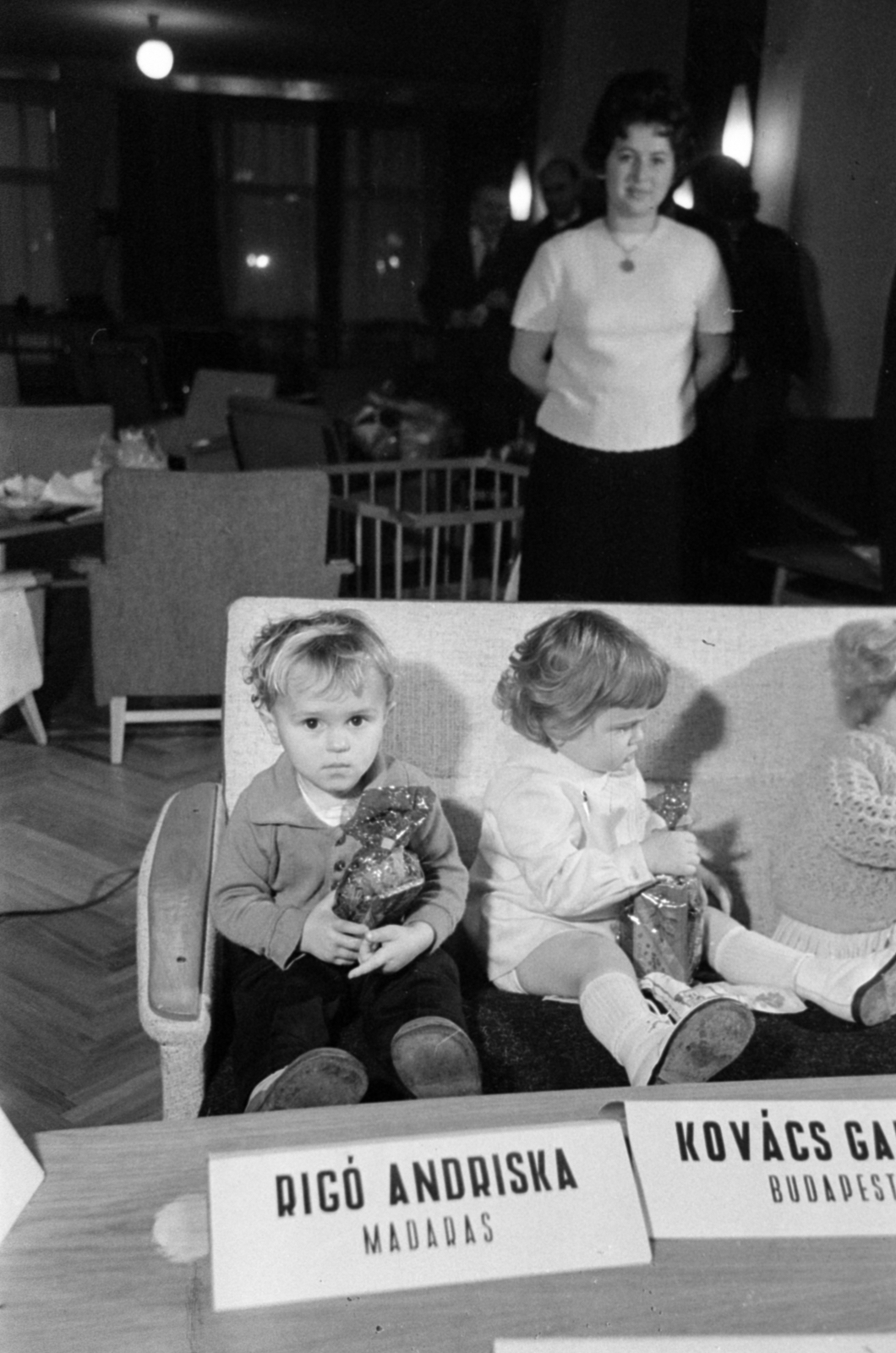 Magyarország, Budapest IX., Üllői út 1., az Állami Biztosító főigazgatósága, a felvétel az ÁB bébiknek rendezett Mikulás ünnepségen készült., 1966, Bojár Sándor, Budapest, Fortepan #180224