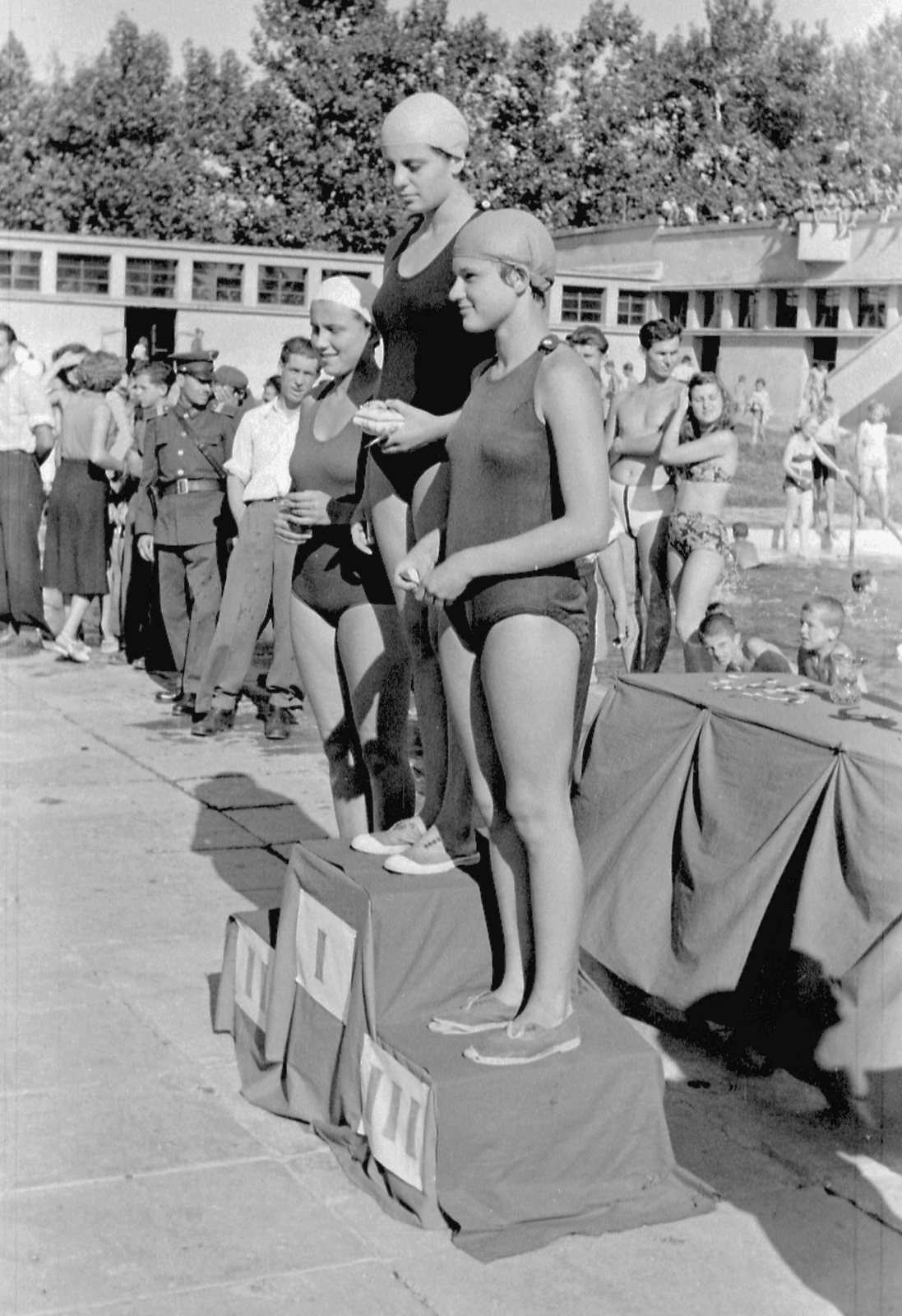 Hungary, 1954, Magyar Rendőr, bathing caps, winners' podium, Fortepan #18025