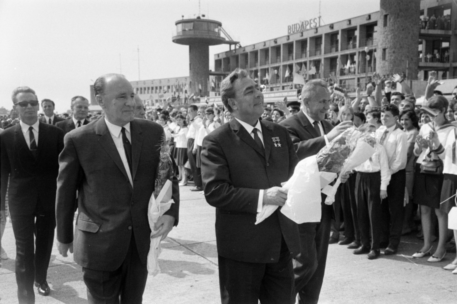 Hungary, Ferihegy (now - Ferenc Liszt) International Airport, Budapest XVIII., előtérben Kádár János, L. I. Brezsnyev és A. N. Koszigin., 1967, Bojár Sándor, Budapest, Fortepan #180256