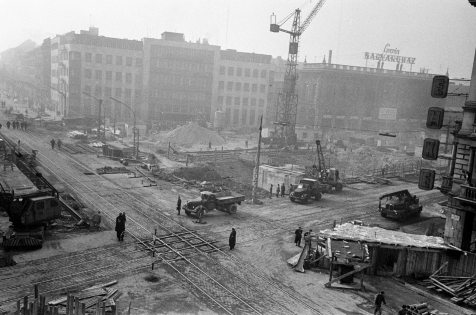 Magyarország, Budapest VII.,Budapest VIII., Nagykörút - Rákóczi út kereszteződés, a Blaha Lujza téri aluljáró építkezése., 1966, Bojár Sándor, Budapest, Fortepan #180282