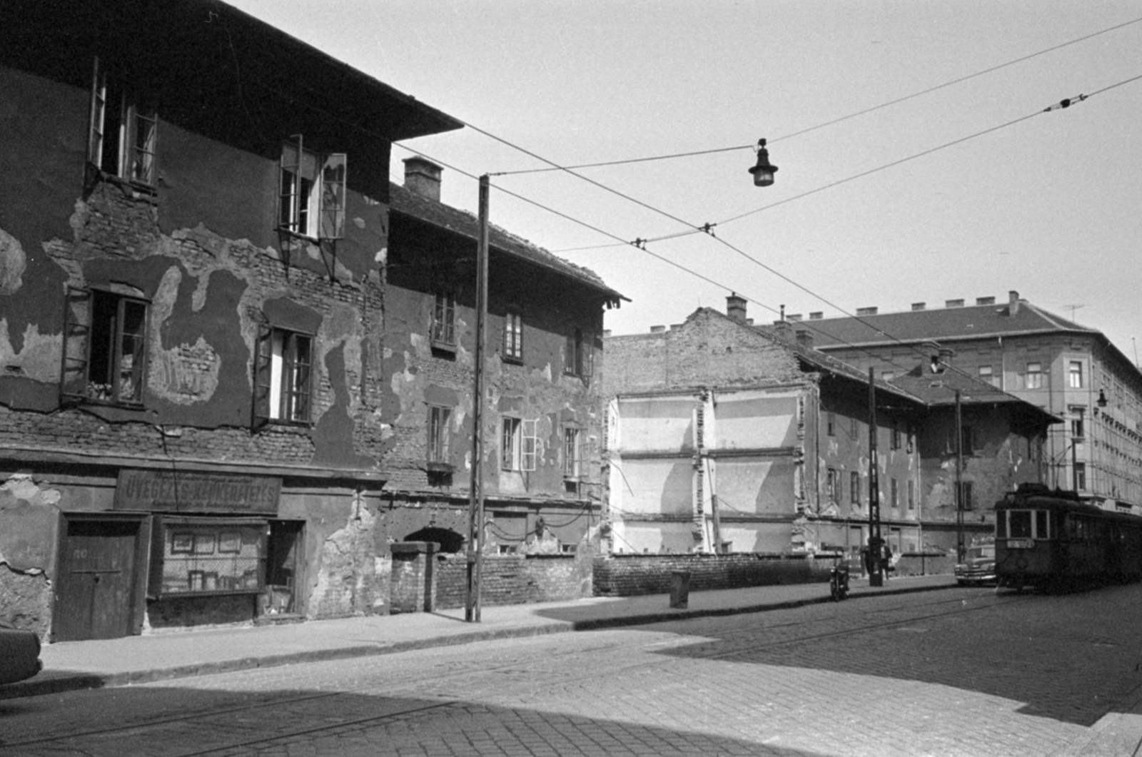 Hungary, Budapest XIII., Visegrádi utca 20-24., a Budapesti Építő Társulat munkáslakóháza (Ybl Miklós, 1869.), 1966, Bojár Sándor, Budapest, Fortepan #180286