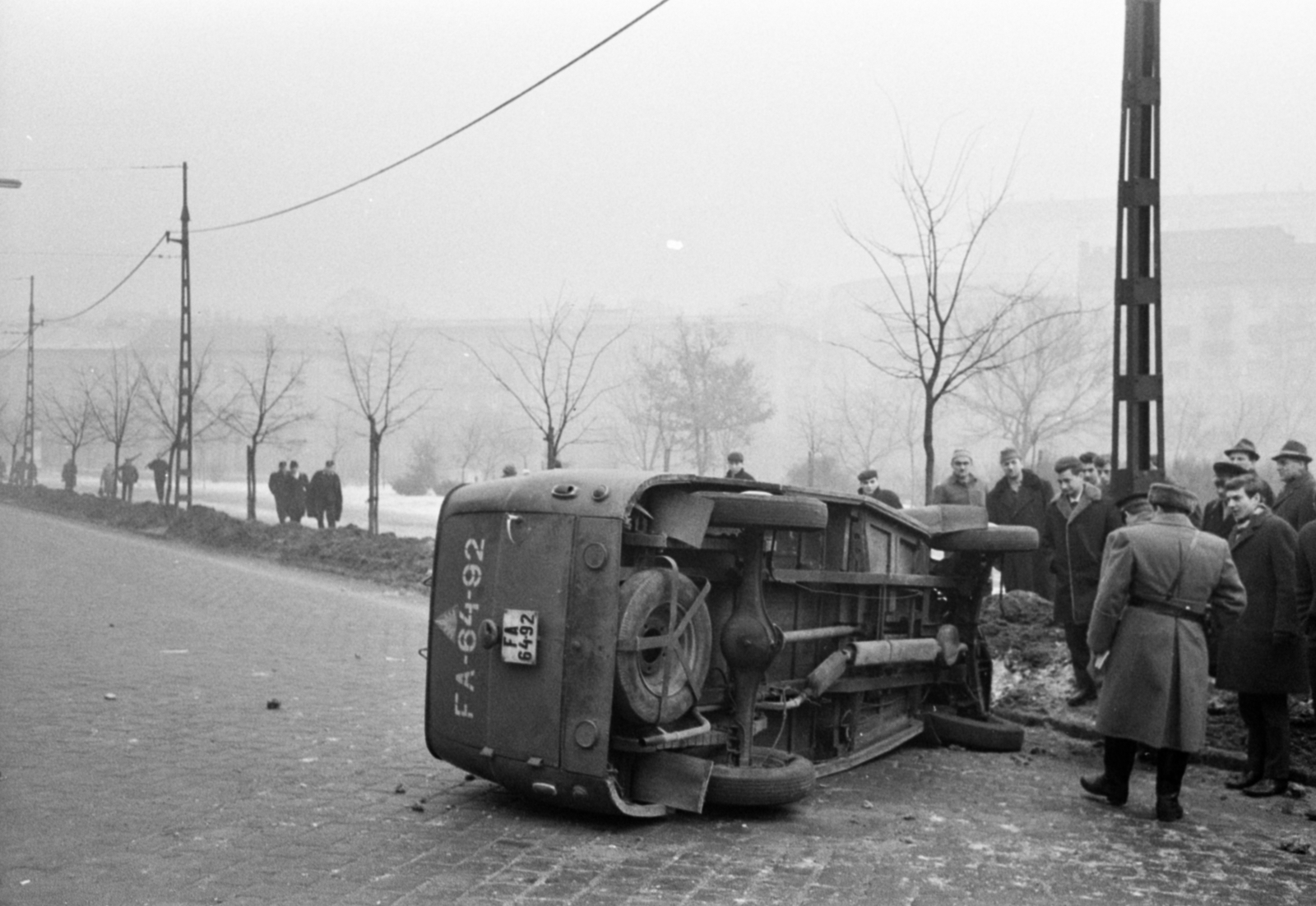 Hungary, Budapest XII., Krisztina körút a Maros utca közelében. Közlekedési baleset a Vérmezőnél. Távolban az Attila út házsora., 1967, Bojár Sándor, number plate, Budapest, Fortepan #180297