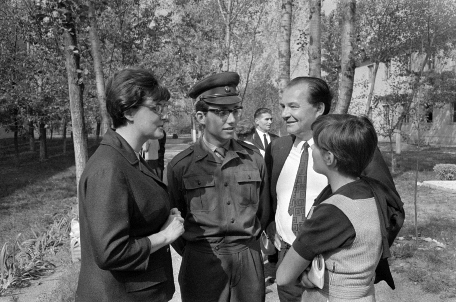 Magyarország, jobbra Reményi Sándor operaénekes., 1969, Bojár Sándor, híres ember, férfi, beszélgetés, Fortepan #180360