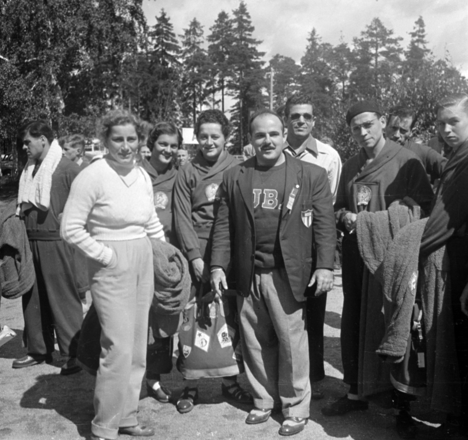 Finnország, Helsinki, XV. nyári olimpiai játékok., 1952, Bojár Sándor, képarány: négyzetes, sportoló, címer, köntös, Fortepan #180419