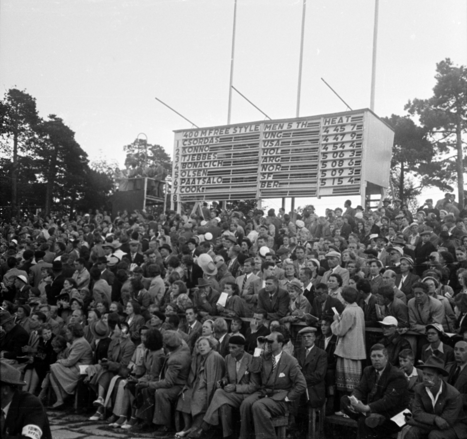 Finland, Helsinki, XV. nyári olimpiai játékok., 1952, Bojár Sándor, photo aspect ratio: square, audience, scoreboard, Olympics, Fortepan #180426