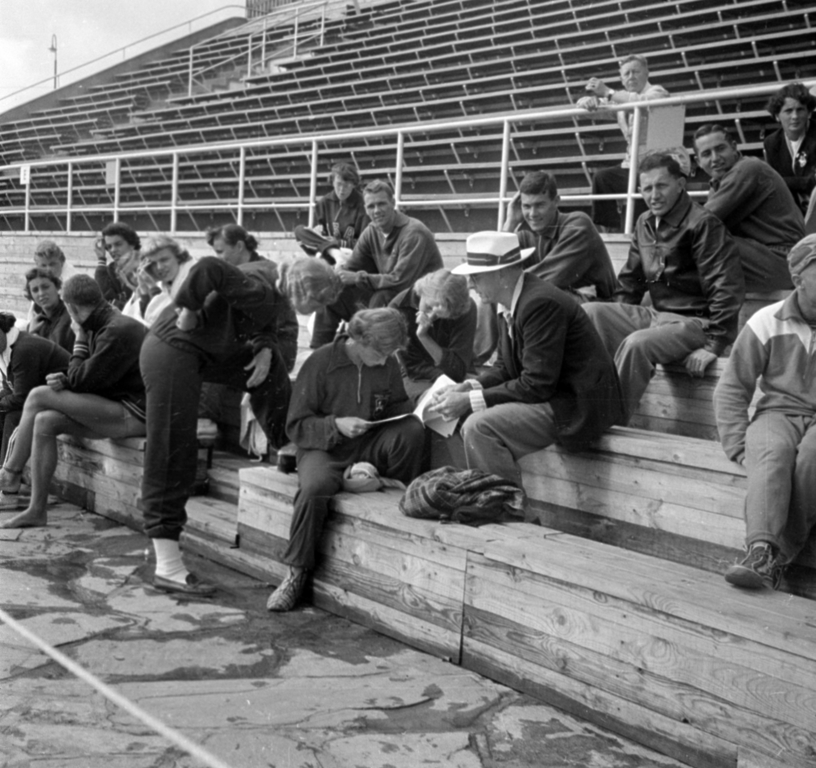 Finland, Helsinki, XV. nyári olimpiai játékok., 1952, Bojár Sándor, photo aspect ratio: square, sportsperson, auditorium, sitting, Fortepan #180429