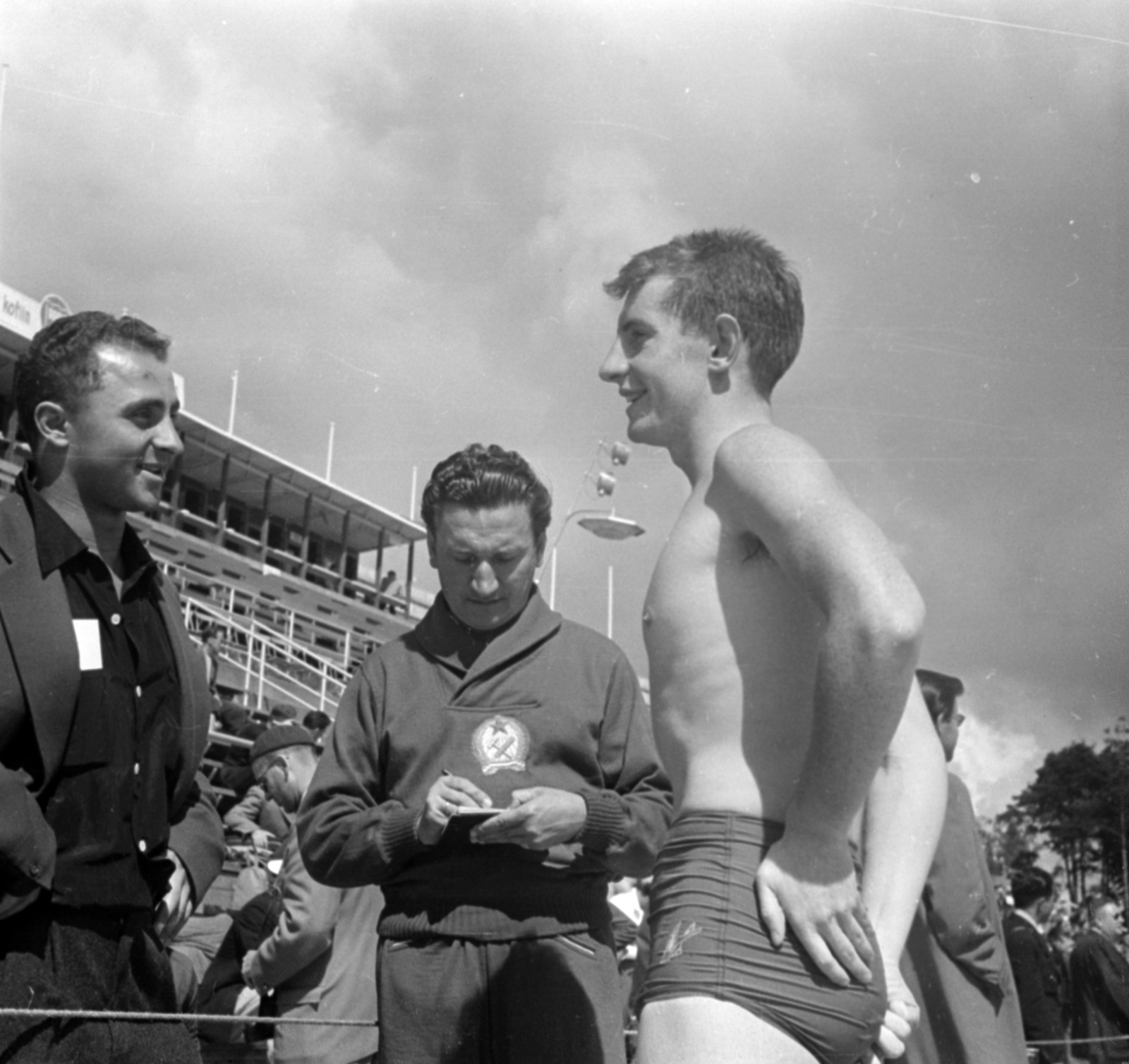Finland, Helsinki, XV. nyári olimpiai játékok., 1952, Bojár Sándor, photo aspect ratio: square, talks, man, swimming, sportsperson, Fortepan #180441