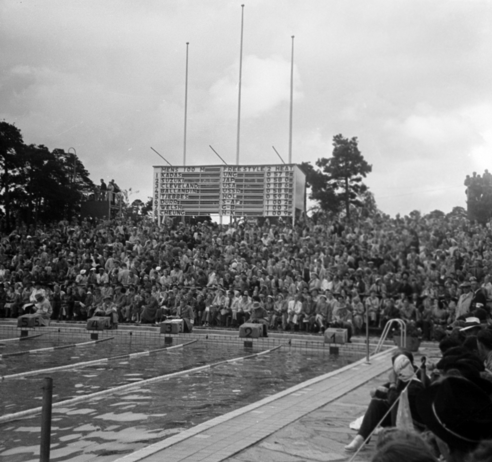 Finland, Helsinki, XV. nyári olimpiai játékok., 1952, Bojár Sándor, auditorium, photo aspect ratio: square, Olympics, scoreboard, pool, pool stairs, starting block, Fortepan #180469