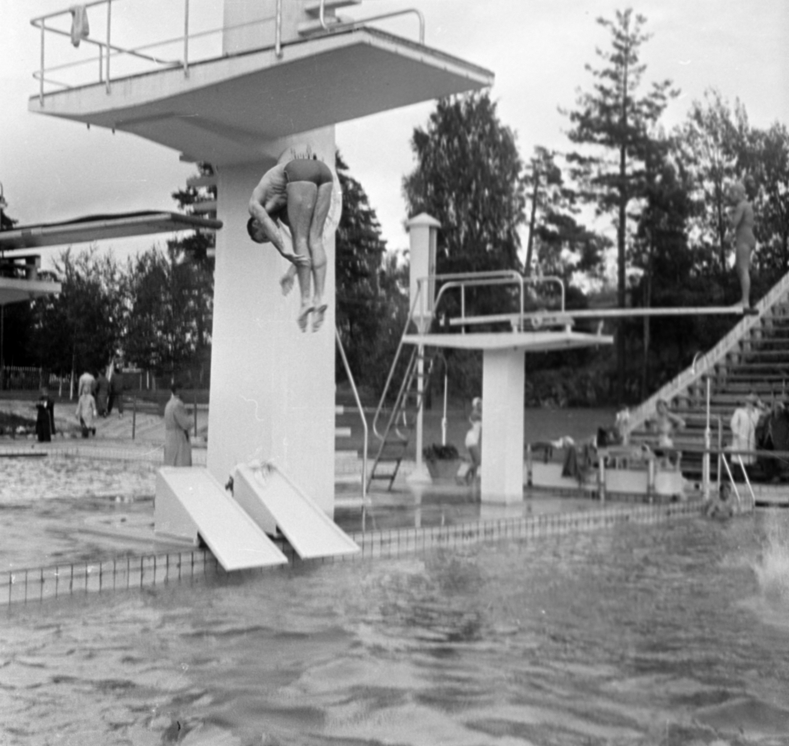 Finland, Helsinki, XV. nyári olimpiai játékok., 1952, Bojár Sándor, photo aspect ratio: square, jump, diving tower, pool, Fortepan #180478