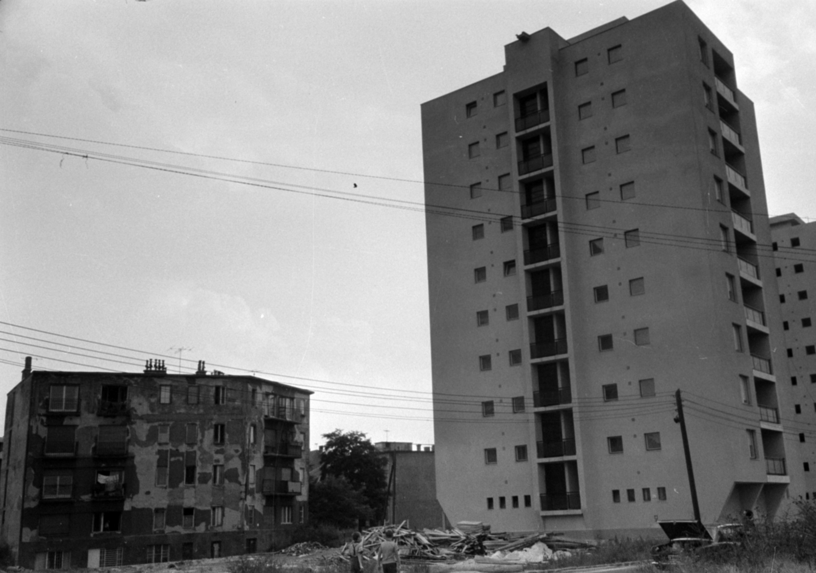 Hungary, Budapest XIV., Kacsóh Pongrác úti lakótelep, jobbra a Horvát Boldizsár (Kelen József) utca 4. és 6. számú ház., 1968, Bojár Sándor, tall house, Budapest, Fortepan #180528