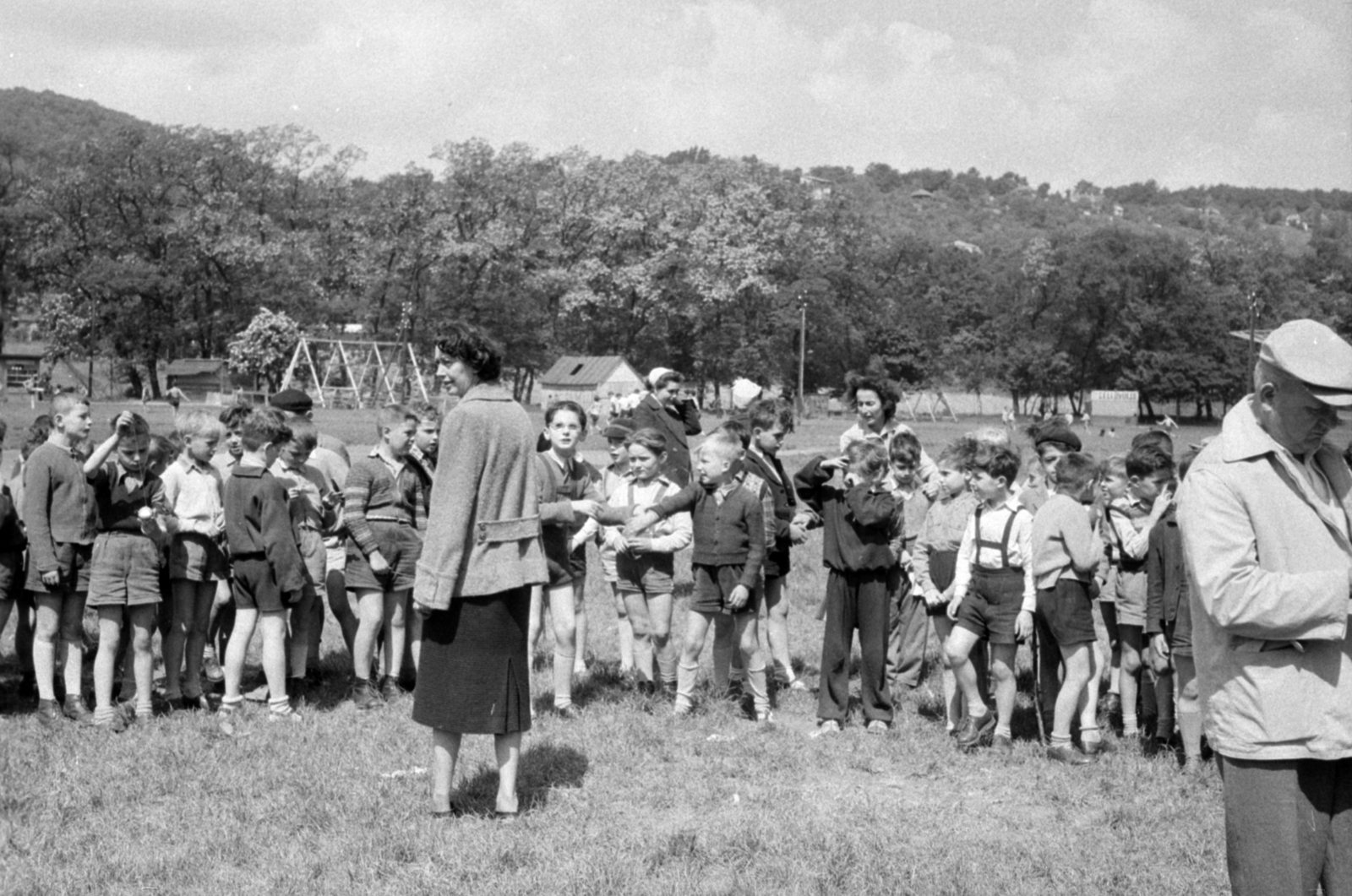 Magyarország, Hűvösvölgy, Budapest II., Nagyrét., 1955, Bojár Sándor, Budapest, gyerekek, tanár, Fortepan #180580