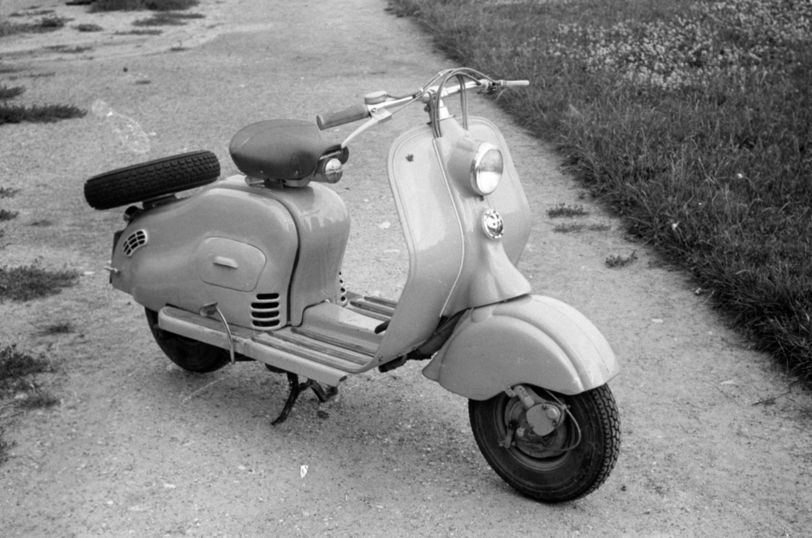 Hungary, Budapest I., a Vérmező az Attila út közelében., 1963, Bojár Sándor, Budapest, motorcycle, Fortepan #180600