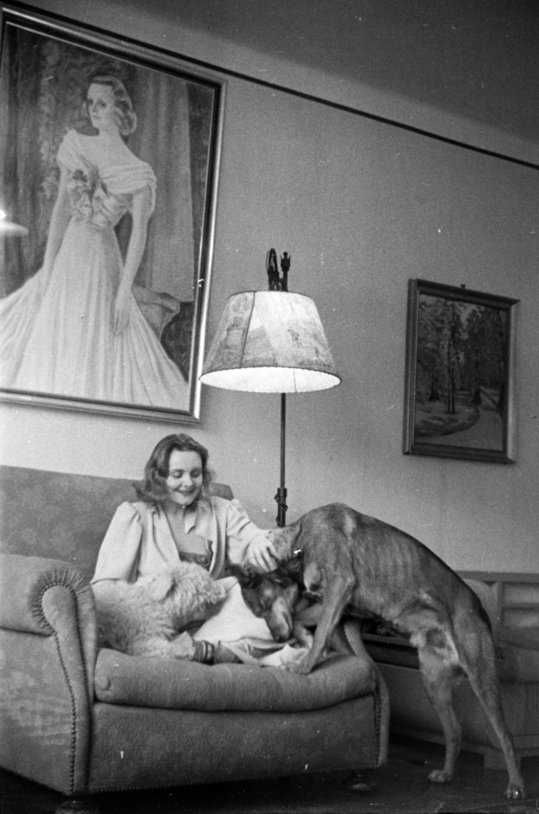 Hungary, Budapest II., Budakeszi út 47/d, Rácz Vali színész- és énekesnő az otthonában., 1939, Bojár Sándor, Budapest, Fortepan #180645