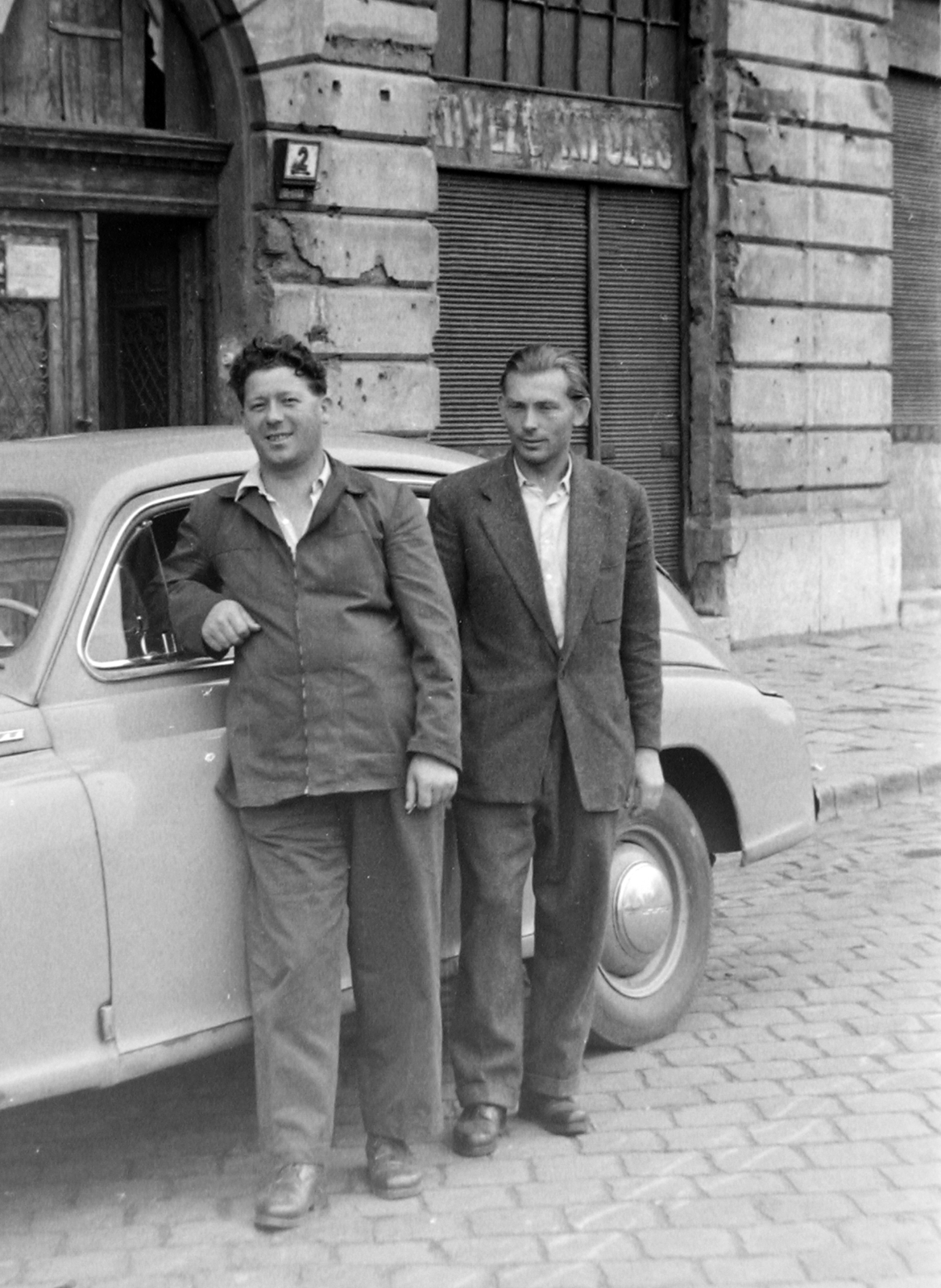 Hungary, Budapest VIII., Teleki László tér 16., (ekkor Ér utca 2.)., 1956, Magyar Rendőr, GAZ-brand, automobile, M20 Pobieda, Budapest, Fortepan #18102