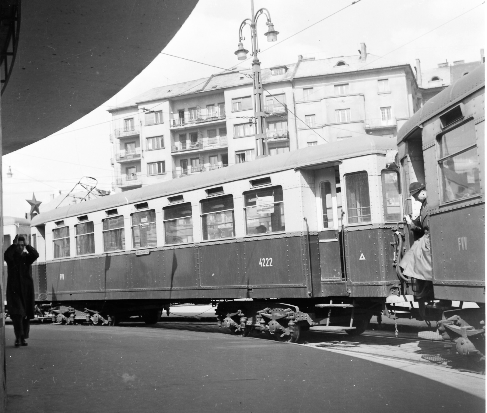Magyarország, Budapest XI., Móricz Zsigmond körtér., 1957, Székács András, lámpaoszlop, vörös csillag, HÉV, Budapest, Fortepan #18146
