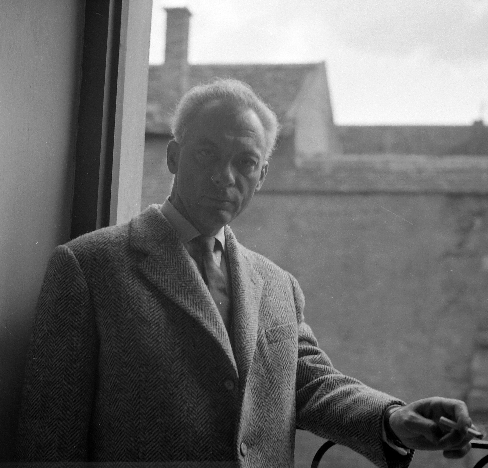 Hungary, Budapest I., Országház utca 20., Mesterházi Lajos író., 1962, Kotnyek Antal, celebrity, smoking, Budapest, Fortepan #18191