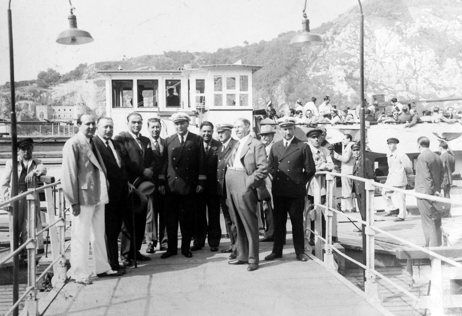 Hungary, Budapest V., Belgrád (Ferenc József) rakparti hajóállomás, háttérben a Gellért-hegy., 1940, Saly Noémi, ship, boat station, Budapest, Fortepan #18252