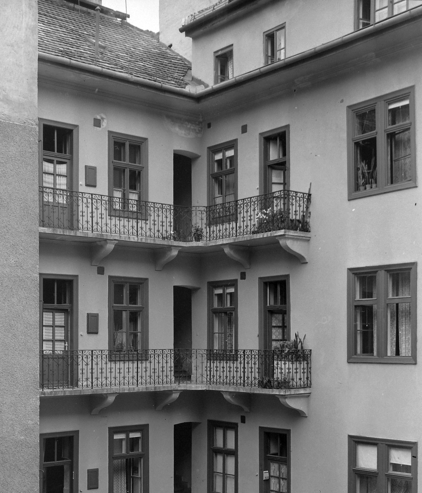 Hungary, Budapest VIII., Német utca (Bacsó Béla utca) 36/b az udvar felől nézve., 1977, Jankovszky György, courtyard balcony, Budapest, Fortepan #18309