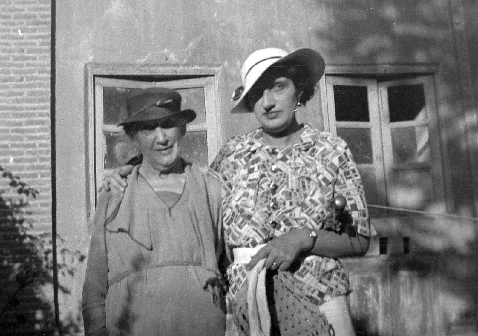 Iran, ifj. Francsek Imre építész felesége és anyósa., 1940, Saly Noémi, hat, women, double portrait, Fortepan #18317
