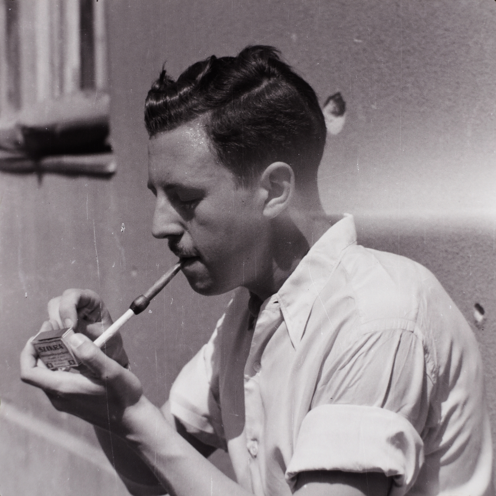 1948, Fortepan/Album035, gentleman, cigarette, smoking, sitting, cigarette holder, bullet hole, Fortepan #183232