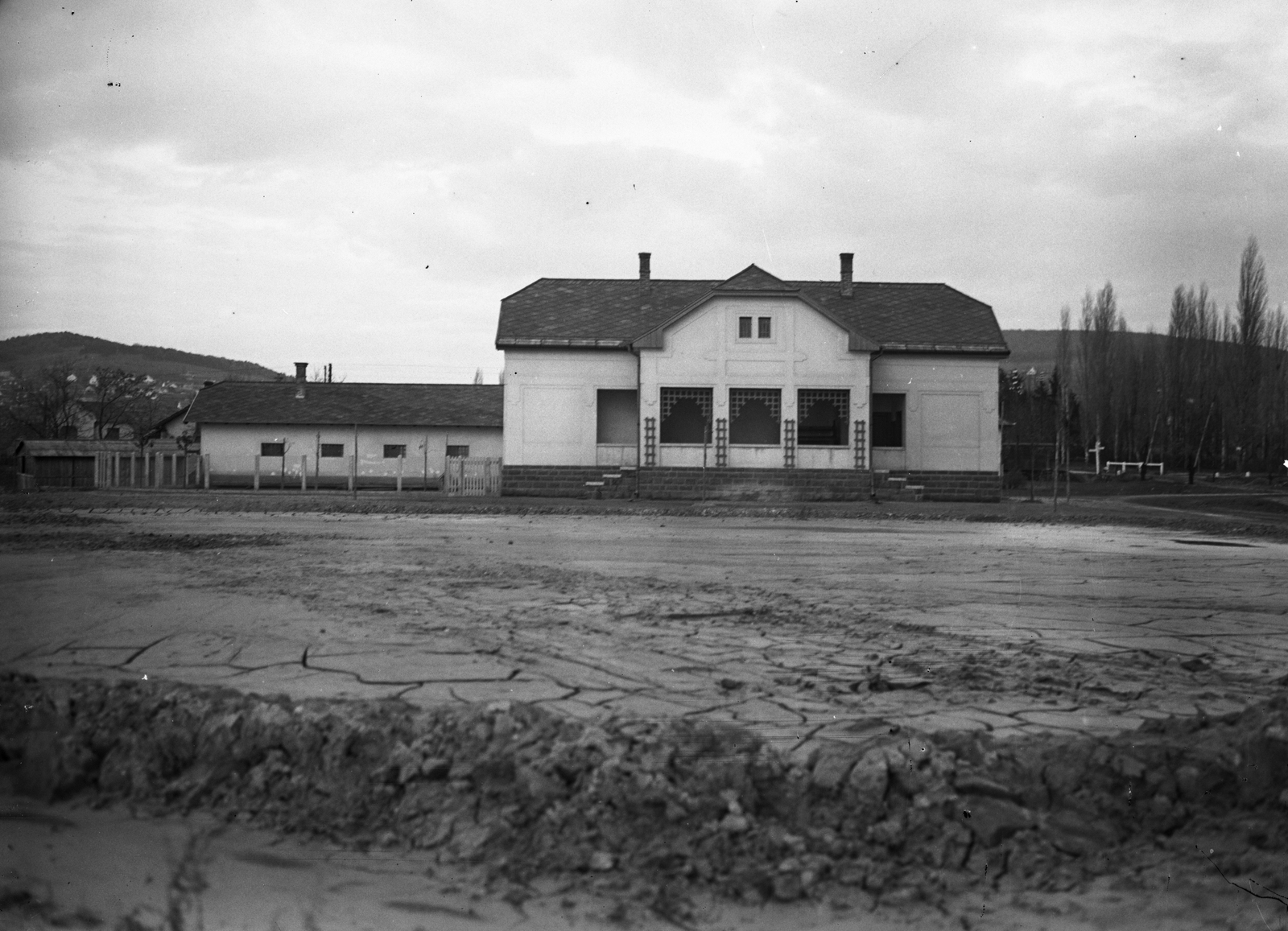 Hungary,Lake Balaton, Alsóörs, a kikötő és az őrház építése 1927-1930 között. Leltári jelzet: MMKM TEMGY 2019.1.1. 0403, 1930, Magyar Műszaki és Közlekedési Múzeum / BAHART Archívum, mud, ground, Fortepan #183262