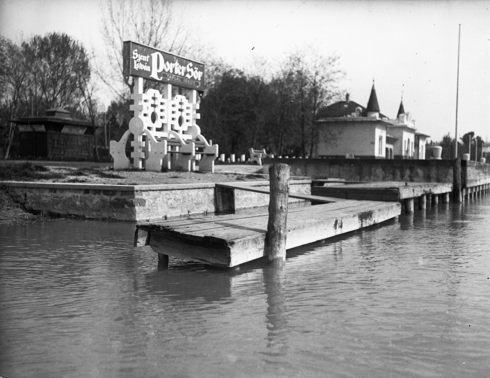 Hungary,Lake Balaton, Siófok, kikötő 1932 körül. Leltári jelzet: MMKM TEMGY 2019.1.1. 0021, 1932, Magyar Műszaki és Közlekedési Múzeum / BAHART Archívum, Fortepan #183292