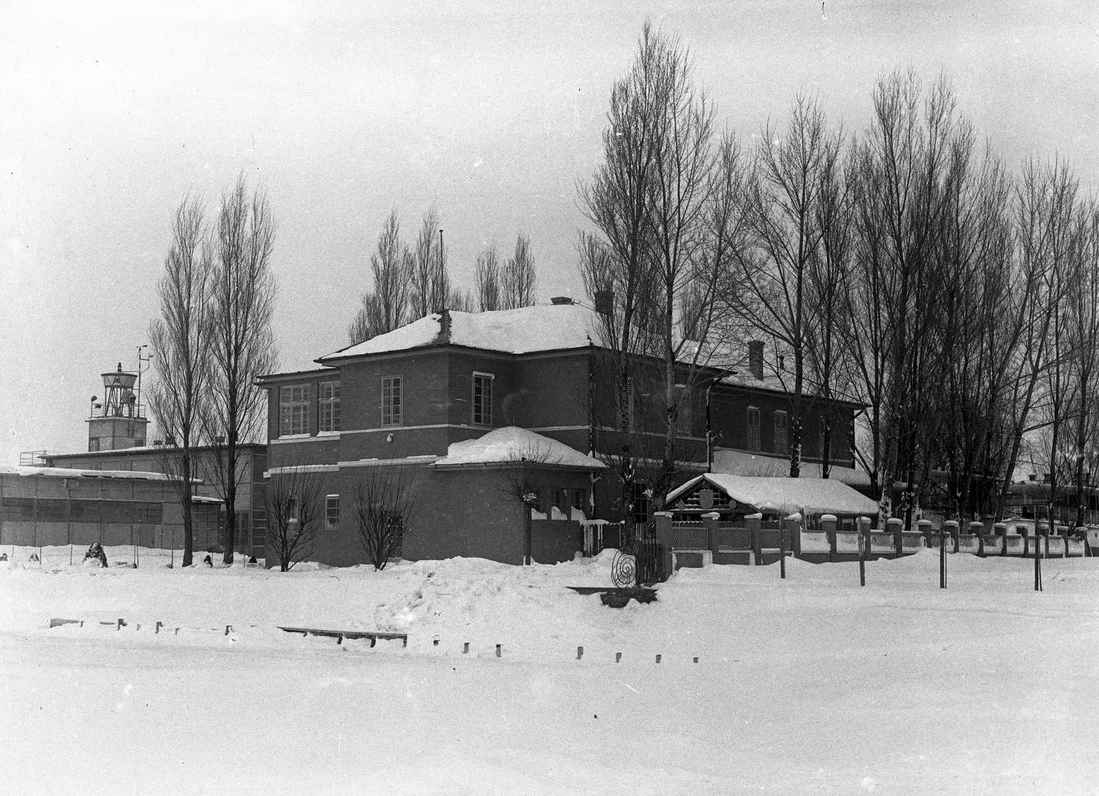 Hungary,Lake Balaton, Siófok, »Vízi levente telep épülete télen 1936.« Leltári jelzet: MMKM TEMGY 2019.1.1. 0025, 1936, Magyar Műszaki és Közlekedési Múzeum / BAHART Archívum, Fortepan #183296