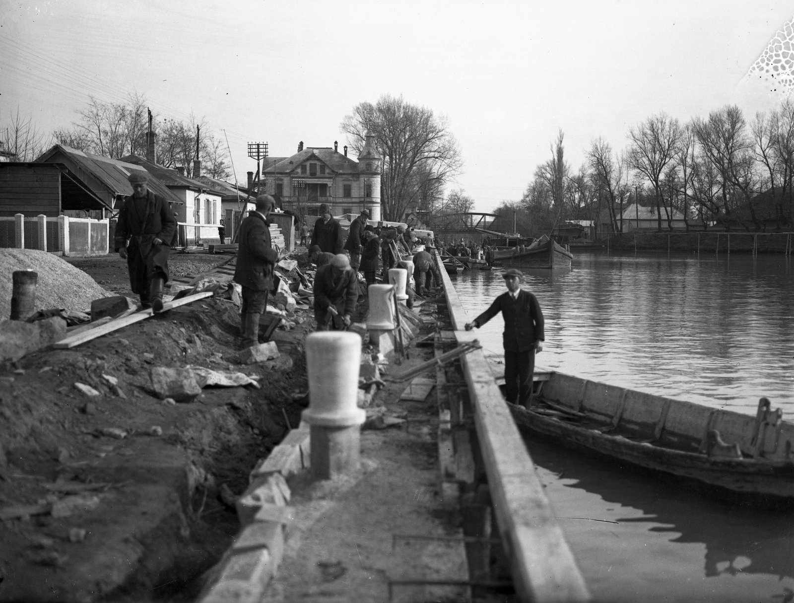 Magyarország,Balaton, Siófok, a kikötő partfalának építése. Leltári jelzet: MMKM TEMGY 2019.1.1. 0007, 1912, Magyar Műszaki és Közlekedési Múzeum / BAHART Archívum, kikötő, csónak, kikötőbak, Balaton, kőfal, Fortepan #183308