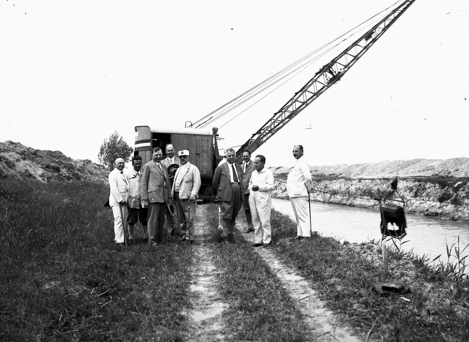 Magyarország, »Szabályozásnál használt kanalas lánctalpas kotrógép« Leltári jelzet: MMKM TEMGY 2019.1.1. 0459, 1927, Magyar Műszaki és Közlekedési Múzeum / BAHART Archívum, daru, Fortepan #183321