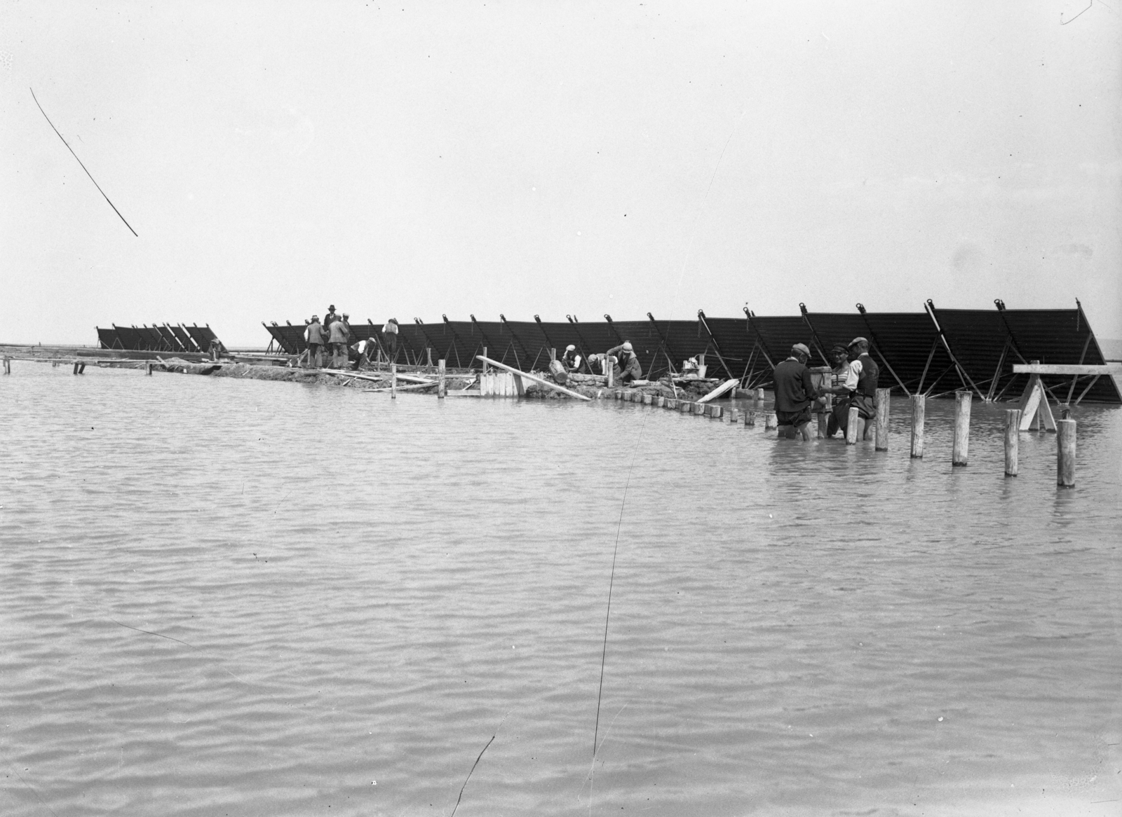 Hungary,Lake Balaton, Zamárdi, (Balatonzamárdi), szádfalazás a partvédőmű építésekor. Leltári jelzet: MMKM TEMGY 2019.1.1. 0584, 1936, Magyar Műszaki és Közlekedési Múzeum / BAHART Archívum, Fortepan #183356