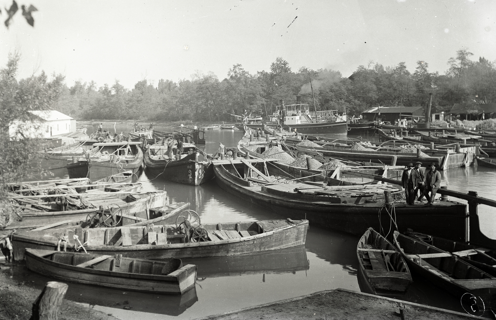 Hungary,Lake Balaton, Siófok, »Hajókikötő és halászati öböl hajókkal, uszályokkal, halászbárkákkal Siófokon az 1913 utáni években« Leltári jelzet: MMKM TEMGY 2019.1.1. 0852, 1908, Magyar Műszaki és Közlekedési Múzeum / BAHART Archívum, port, boat, Fortepan #183388