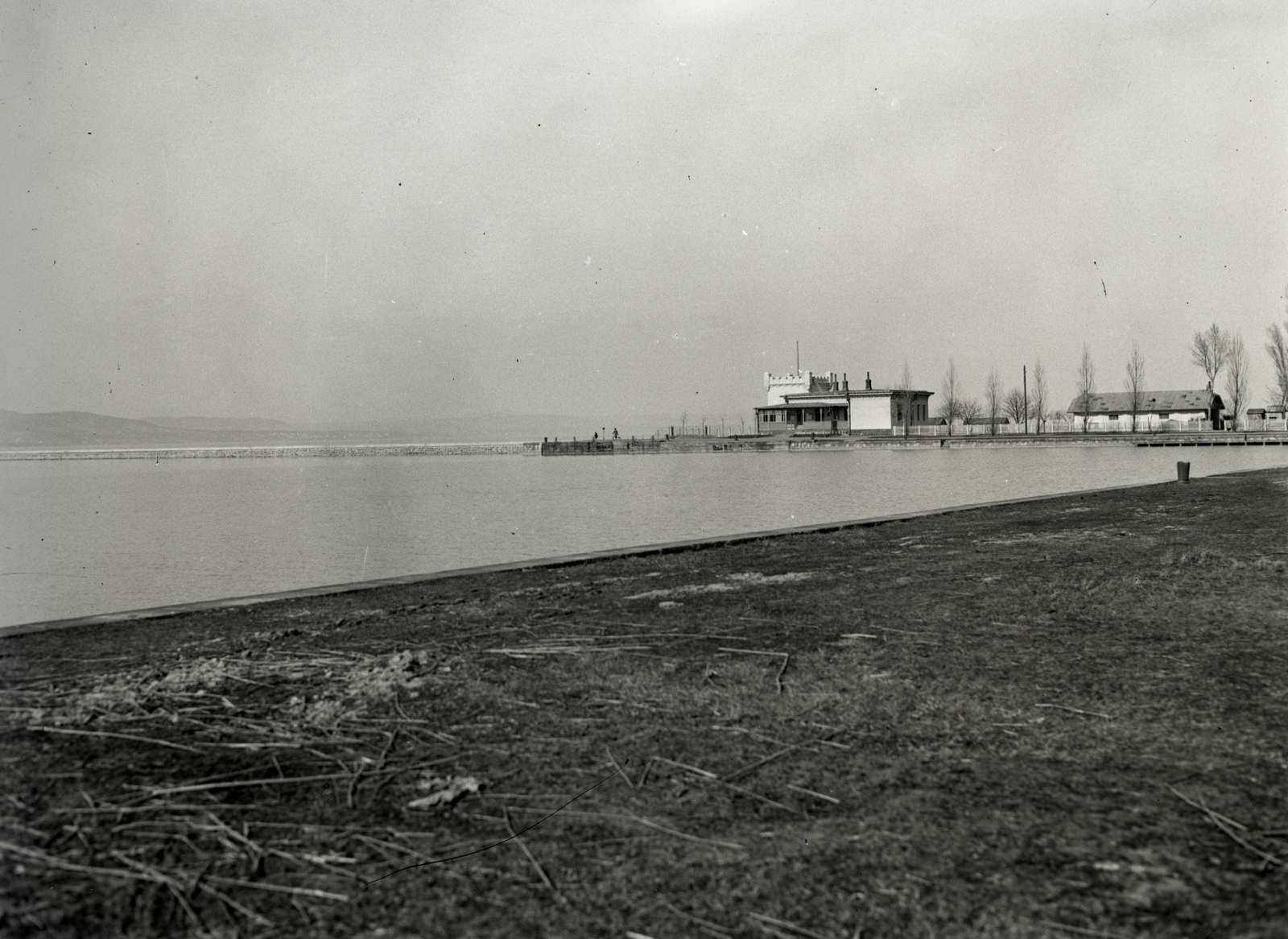 Hungary, Balatonboglár, »Balatonboglári személyhajó kikötő és őrház 1920-as években« Leltári jelzet: MMKM TEMGY 2019.1.1. 0932, 1923, Magyar Műszaki és Közlekedési Múzeum / BAHART Archívum, Fortepan #183427