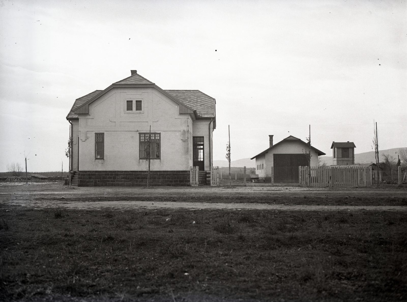 Hungary, Alsóörs, a kikötői őrház. Leltári jelzet: MMKM TEMGY 2019.1.1. 0950, 1920, Magyar Műszaki és Közlekedési Múzeum / BAHART Archívum, Fortepan #183437