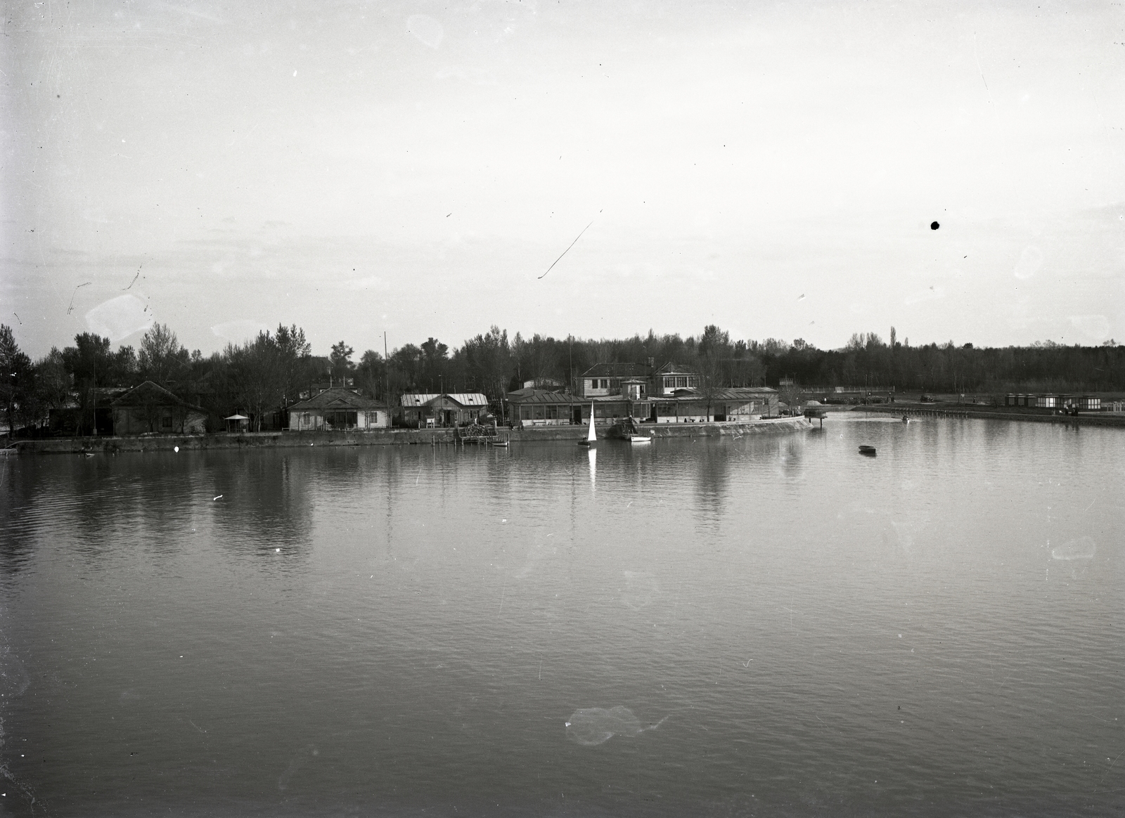 Magyarország,Balaton, Siófok, »Siófoki külső vitorlás öböl, vitorlás klubházakkal « Leltári jelzet: MMKM TEMGY 2019.1.1. 1045, 1936, Magyar Műszaki és Közlekedési Múzeum / BAHART Archívum, Fortepan #183465