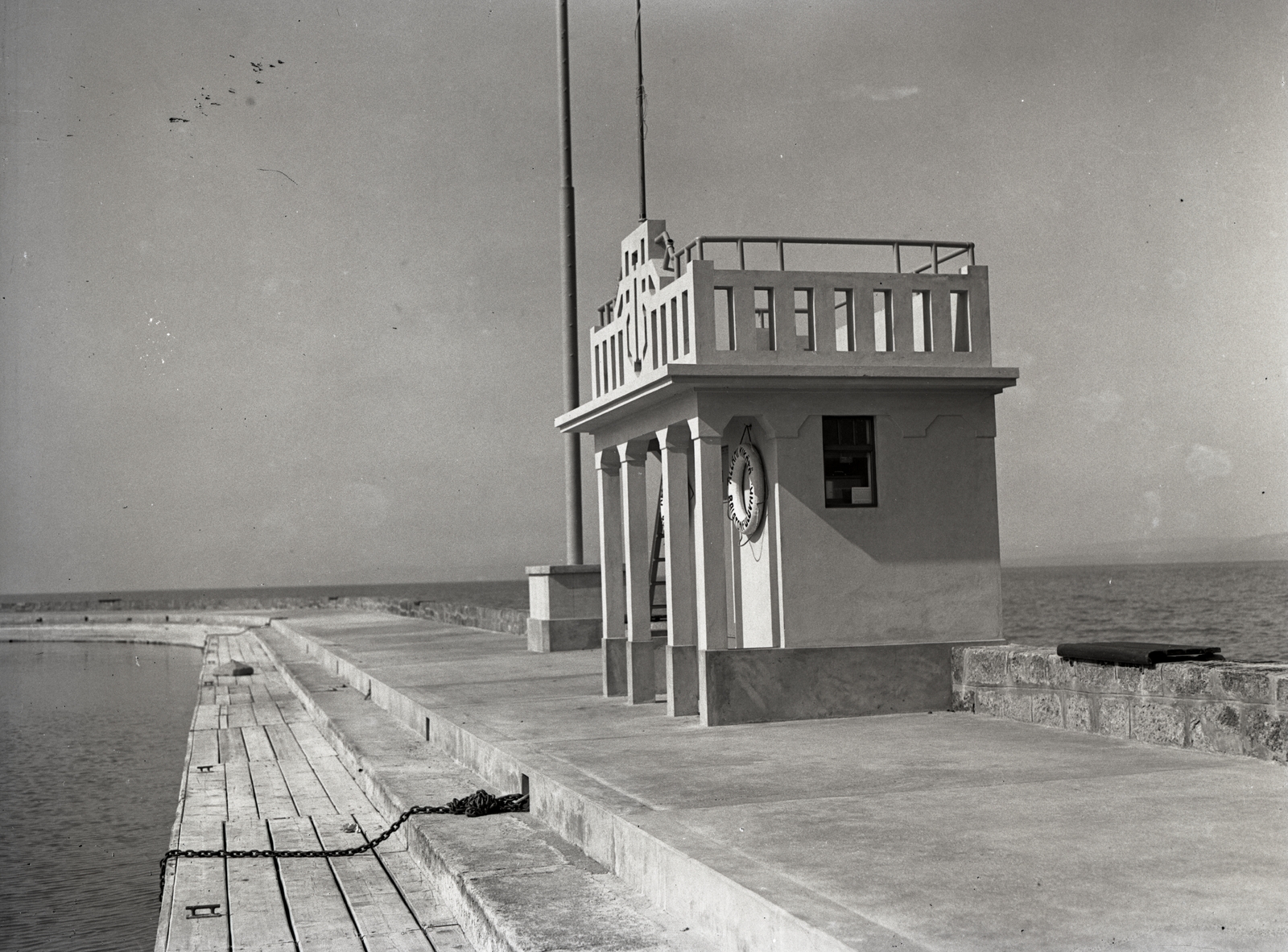 Hungary, Balatonföldvár, szélsebességmérő műszerház és kilátó a nyugati mólón. Leltári jelzet: MMKM TEMGY 2019.1.1. 1109, 1930, Magyar Műszaki és Közlekedési Múzeum / BAHART Archívum, Fortepan #183490