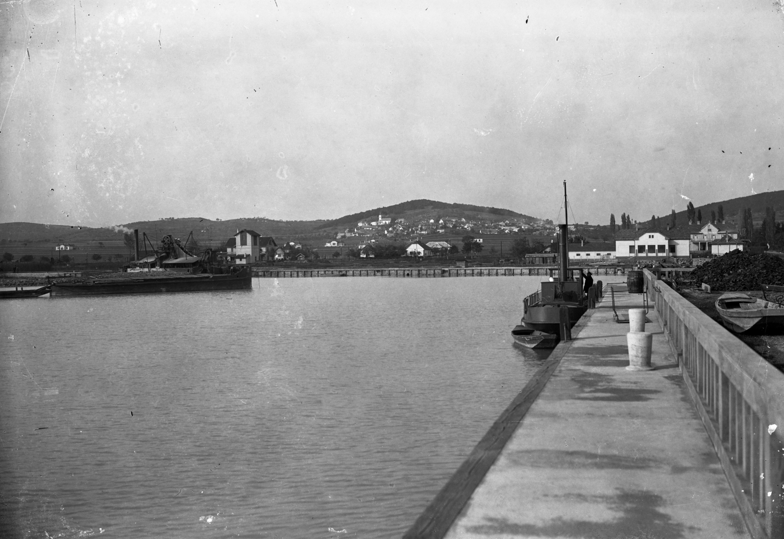 Hungary, Alsóörs, »Alsóörsi kikötő 1930 körül« Leltári jelzet: MMKM TEMGY 2019.1.1. 0727, 1930, Magyar Műszaki és Közlekedési Múzeum / BAHART Archívum, Fortepan #183529