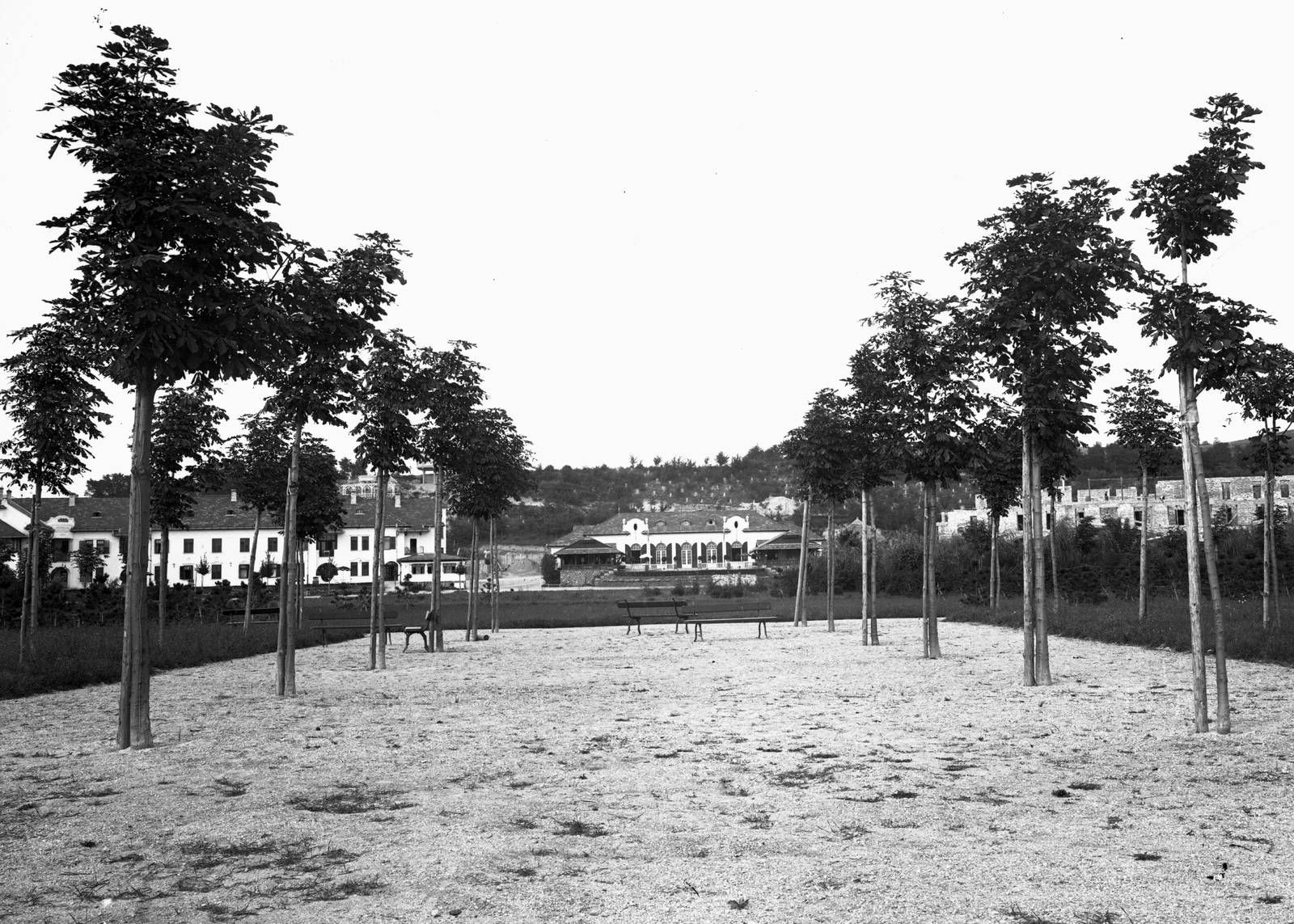 Magyarország, Balatonkenese, »Balatonkenesei Fővárosi Üdülő a víz felől fényképezve (később Honvéd üdülő), az 1930-as években« Leltári jelzet: MMKM TEMGY 2019.1.1. 0776, 1930, Magyar Műszaki és Közlekedési Múzeum / BAHART Archívum, fasor, Fortepan #183535