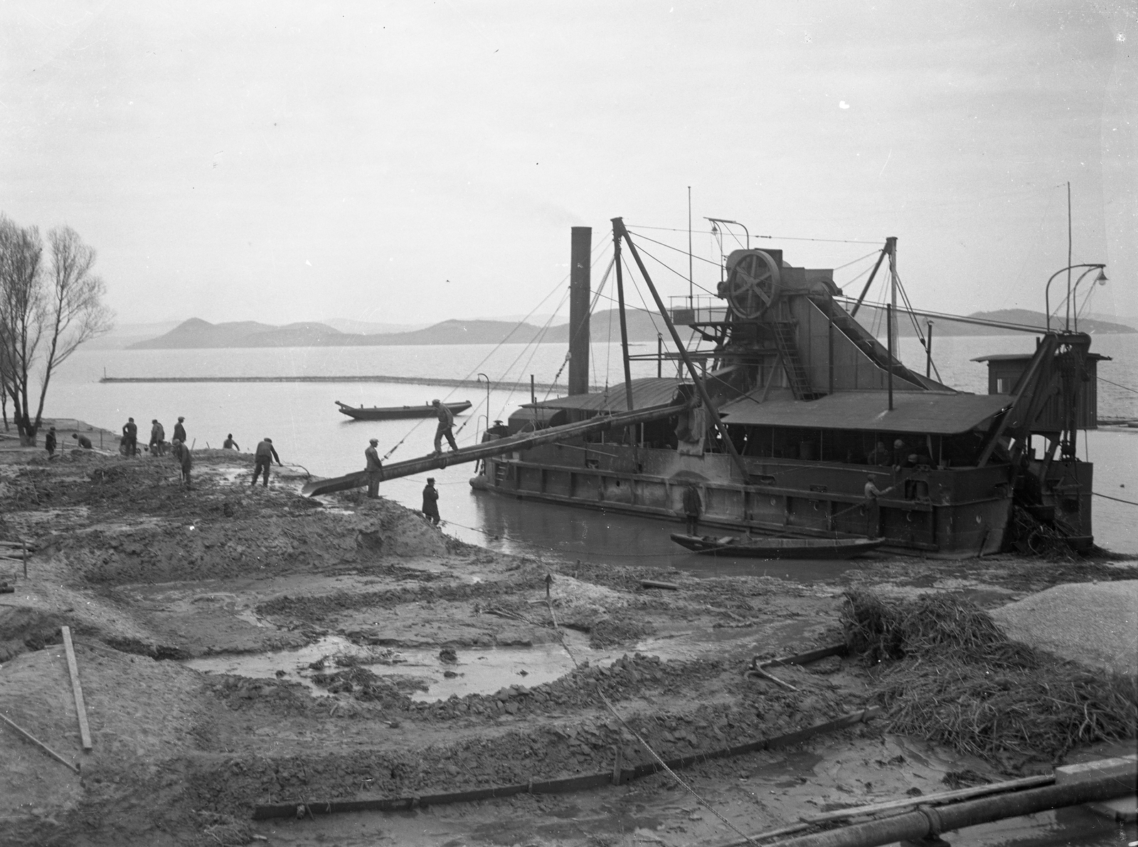 Hungary, Balatonföldvár, »Balatonföldvári Galambsziget feltöltése 1930 előtt, BALATON (1909) kotróhajó « Leltári jelzet: MMKM TEMGY 2019.1.1. 1272, 1928, Magyar Műszaki és Közlekedési Múzeum / BAHART Archívum, Fortepan #183538