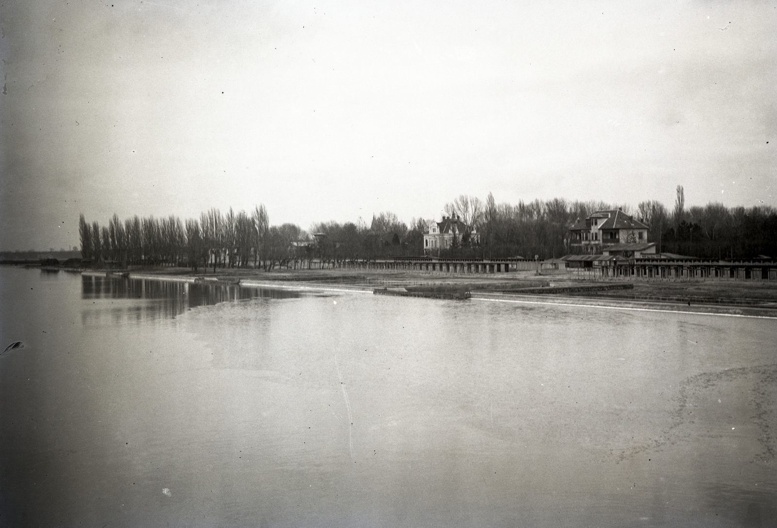 Hungary,Lake Balaton, Siófok, strand, a felvétel 1930 körül készült. Leltári jelzet: MMKM TEMGY 2019.1.1. 1284, 1930, Magyar Műszaki és Közlekedési Múzeum / BAHART Archívum, Fortepan #183543