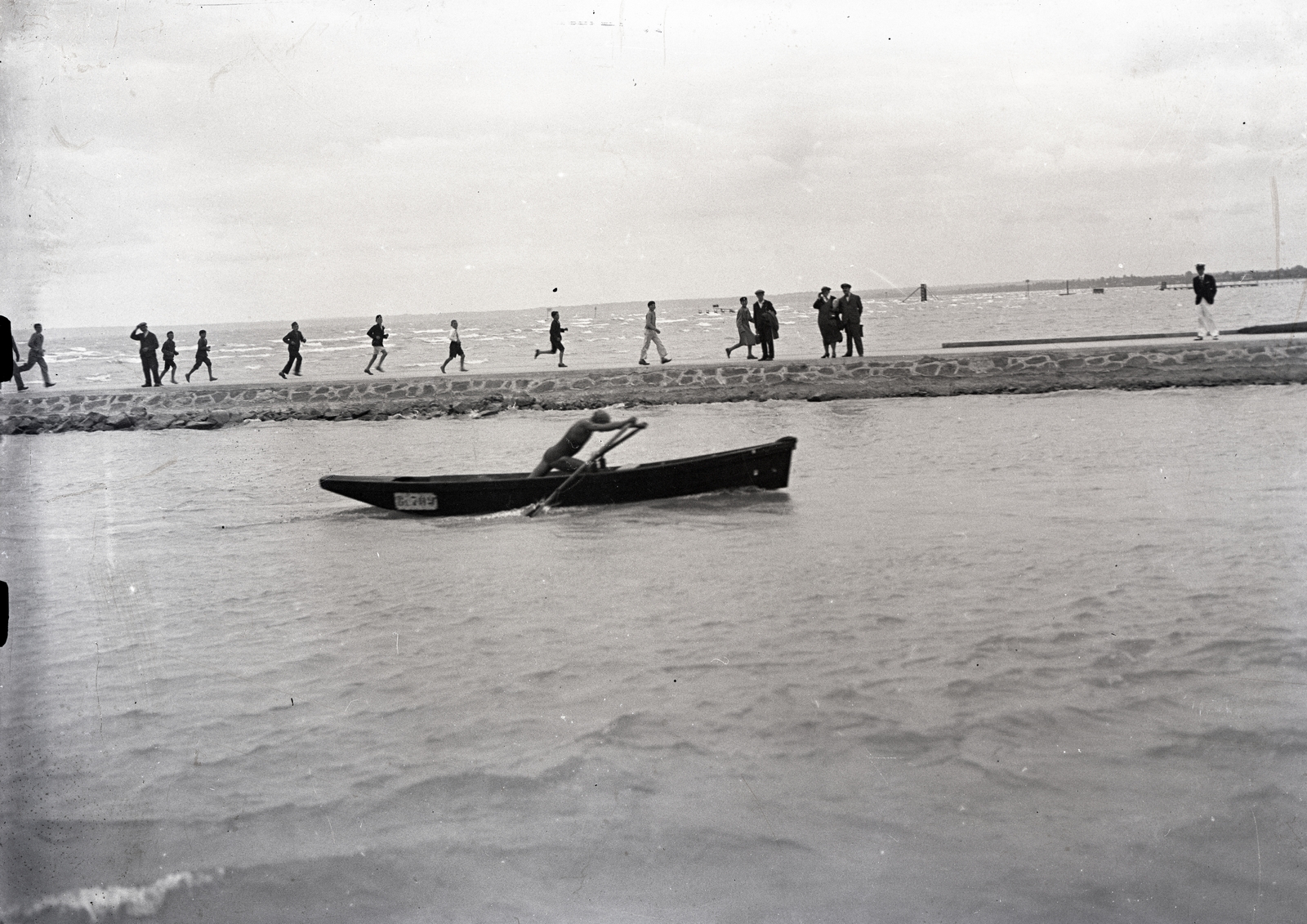 Hungary,Lake Balaton, Siófok, »Halászok és hajósok evezős versenye a siófoki kikötőben, 1935-ben a Nemzetközi Sporthéten« Leltári jelzet: MMKM TEMGY 2019.1.1. 1291, 1935, Magyar Műszaki és Közlekedési Múzeum / BAHART Archívum, Fortepan #183546