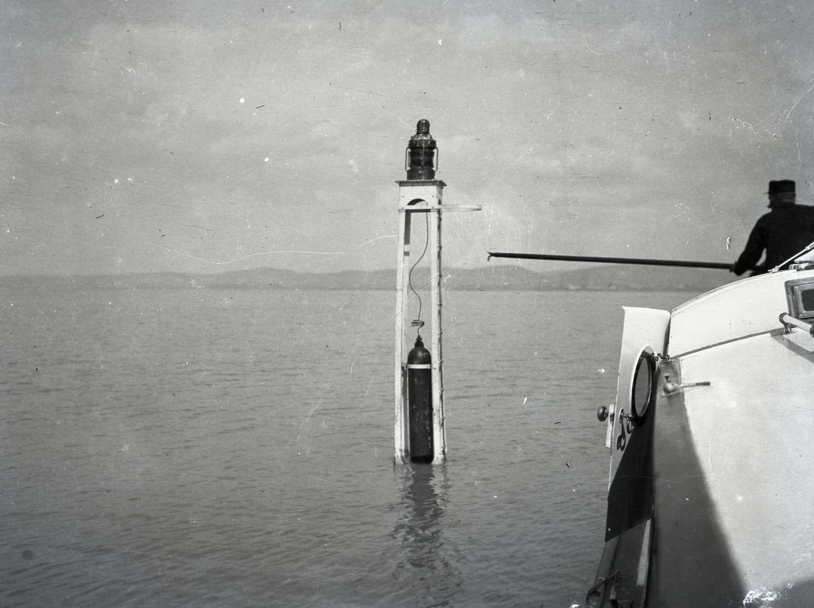 Hungary,Lake Balaton, Tihany, »Tihanyi zátonyjelző lámpa megközelítése motorhajóval« Leltári jelzet: MMKM TEMGY 2019.1.1. 1300, 1927, Magyar Műszaki és Közlekedési Múzeum / BAHART Archívum, Fortepan #183551