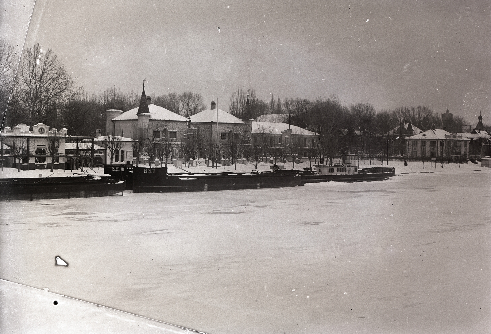 Hungary,Lake Balaton, Siófok, »Siófoki személyhajó kikötő uszályokkal és az első motoros komppal, 1935 körül« Leltári jelzet: MMKM TEMGY 2019.1.1. 1317, 1935, Magyar Műszaki és Közlekedési Múzeum / BAHART Archívum, Fortepan #183564