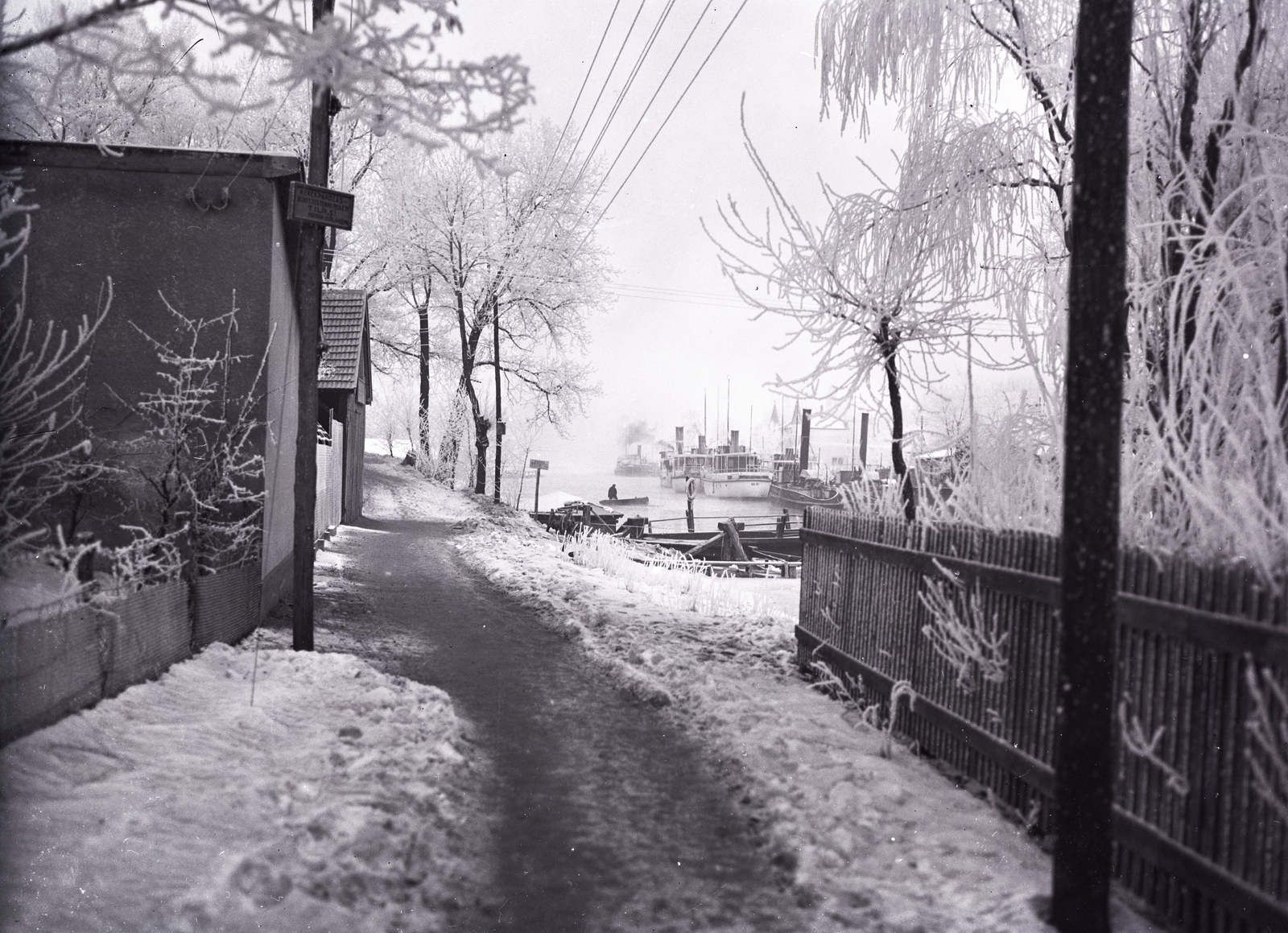 Magyarország, »Utasszállító és vontató gőzhajók a Sió torkolatánál, télen« Leltári jelzet: MMKM TEMGY 2019.1.1. 1323, 1916, Magyar Műszaki és Közlekedési Múzeum / BAHART Archívum, Fortepan #183566