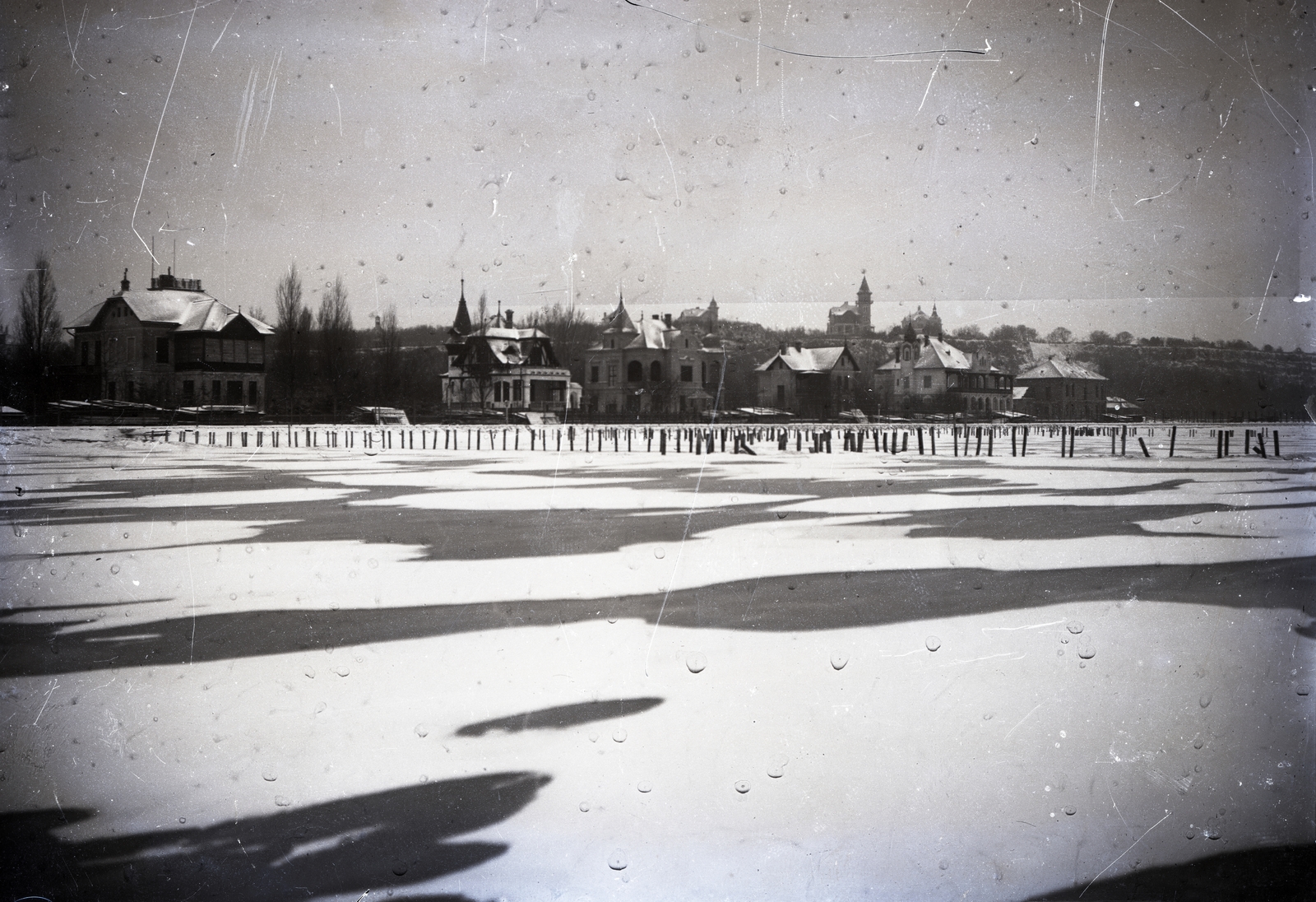 Hungary, Balatonföldvár, vízparti villasor. Leltári jelzet: MMKM TEMGY 2019.1.1. 0784, 1920, Magyar Műszaki és Közlekedési Múzeum / BAHART Archívum, Lake Balaton, ice, Fortepan #183569