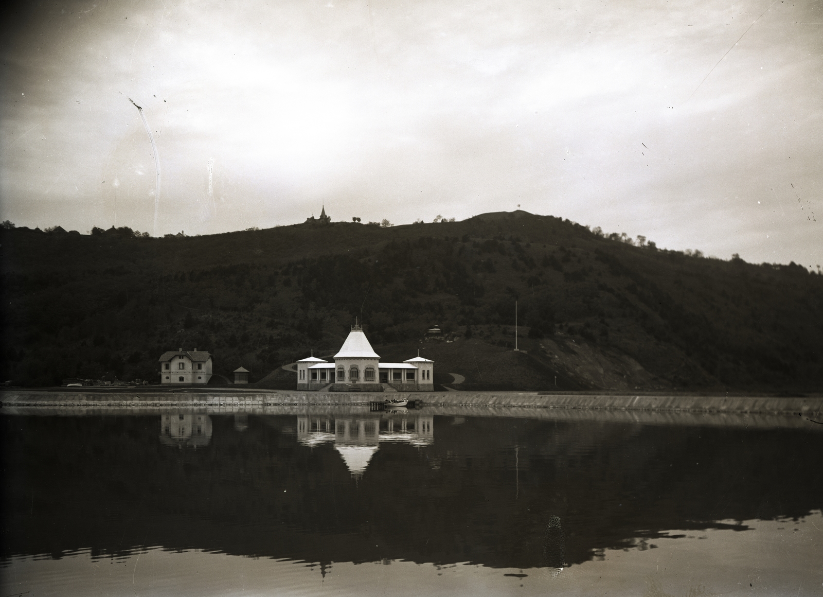 Magyarország,Balaton, Tihany, a kikötői őrház. A felvétel 1911 körül készült. Leltári jelzet: MMKM TEMGY 2019.1.1. 0730, 1911, Magyar Műszaki és Közlekedési Múzeum / BAHART Archívum, kikötő, Fortepan #183576