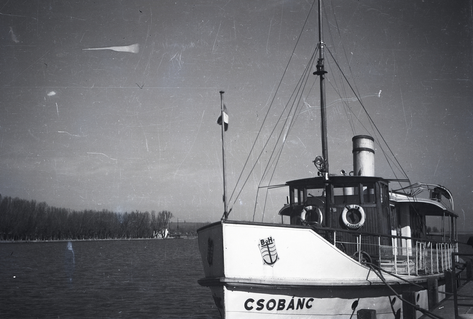 Magyarország, Balatonfüred, a Balatoni Hajózási Vállalat Csobánc (1927) motoros személyszállító hajója a kikötőben. Leltári jelzet: MMKM TEMGY 2019.1.1. 1364, 1952, Magyar Műszaki és Közlekedési Múzeum / BAHART Archívum, Csobánc hajó, hajó, Balaton, Fortepan #183590