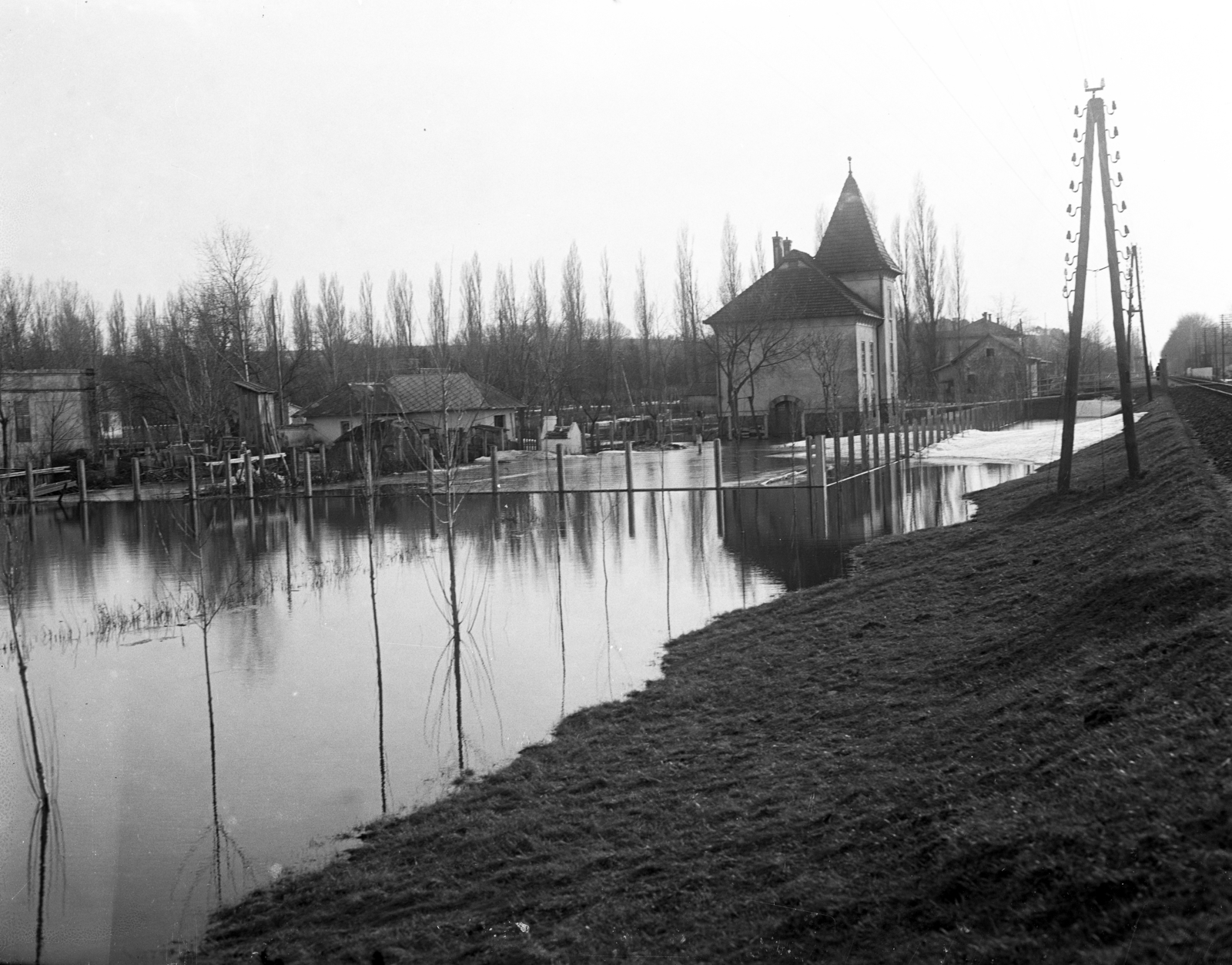 Hungary, Balatonföldvár, szemben a kikötői őrház., 1930, Magyar Műszaki és Közlekedési Múzeum / BAHART Archívum, Fortepan #183609