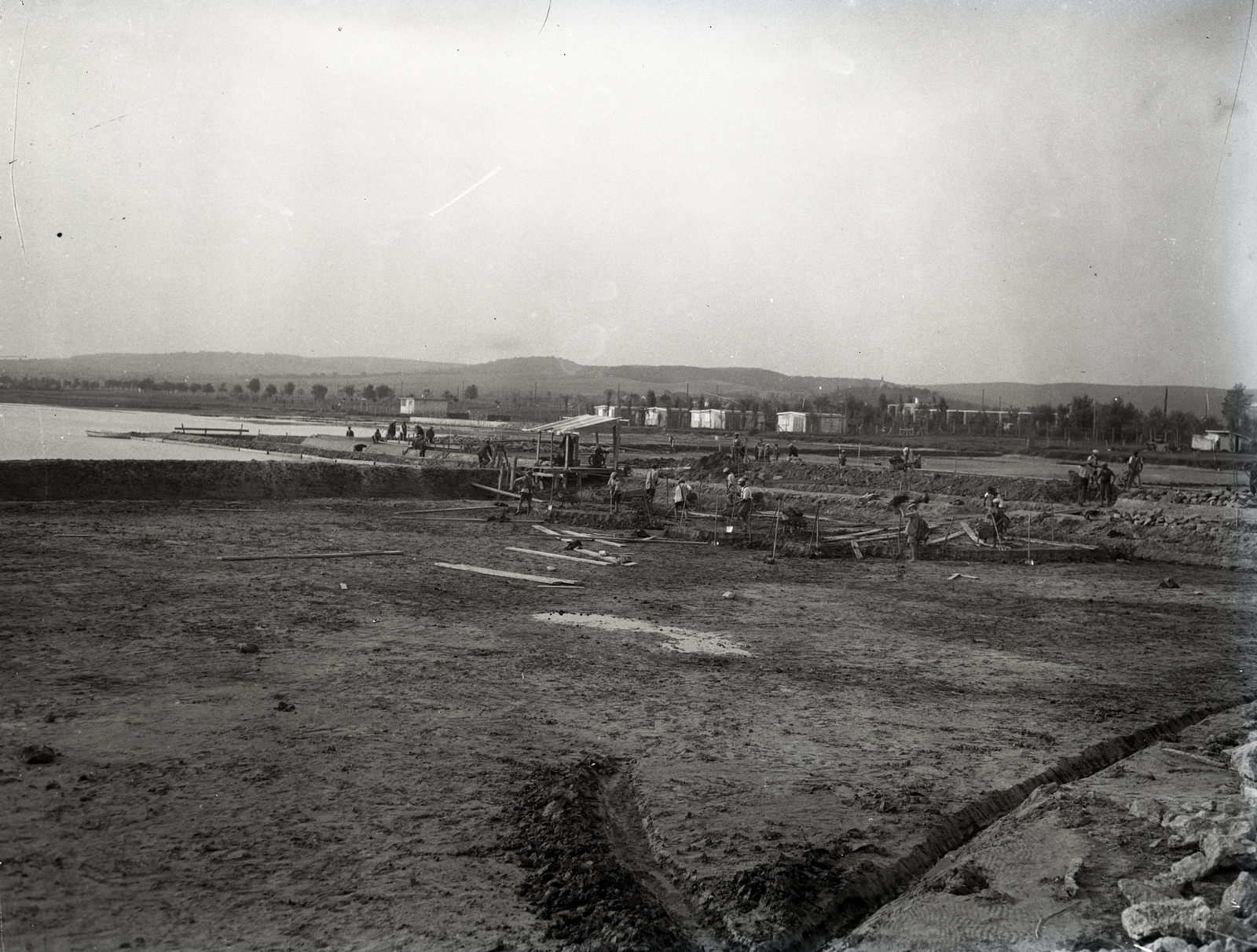 Hungary, Balatonföldvár, »Földmunkák a strand előtt, 1935.« Leltári jelzet: MMKM TEMGY 2019.1.1. 0266, 1935, Magyar Műszaki és Közlekedési Múzeum / BAHART Archívum, Fortepan #183613